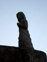 Eine kleine Steinfigur an der Burg Vischering in L�dinghausen am 09.02.2003 von (Daniel Siegele �berarbeitet von Jonas Tschoche)