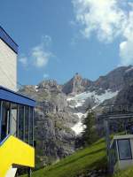 Blick zum Dachstein daneben ist die Erdstadion der Dachsteinbahn