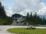 Die T�rlwandh�tte am Dachstein daneben steht die Seilbahn (die man auf diesem Foto nicht sehen kann) zum Dachstein